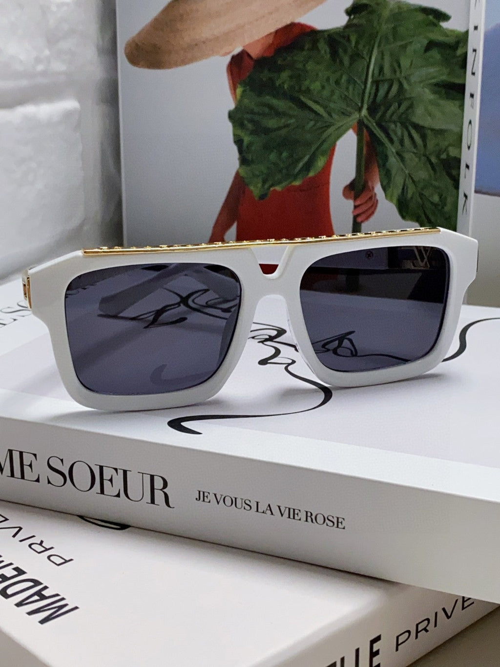 LOUIS VUITTON MASCOT PILOT SQUARE SUNGLASSES 581377 IN WHTIE ACETATE GOLD METAL