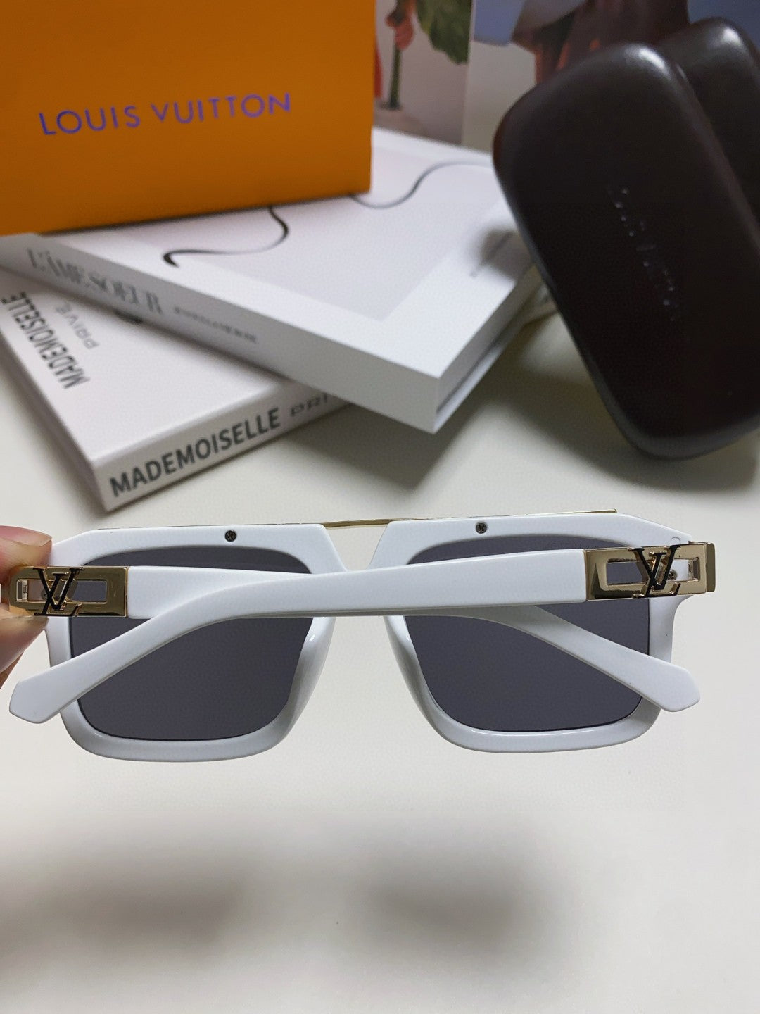 LOUIS VUITTON MASCOT PILOT SQUARE SUNGLASSES 581377 IN WHTIE ACETATE GOLD METAL