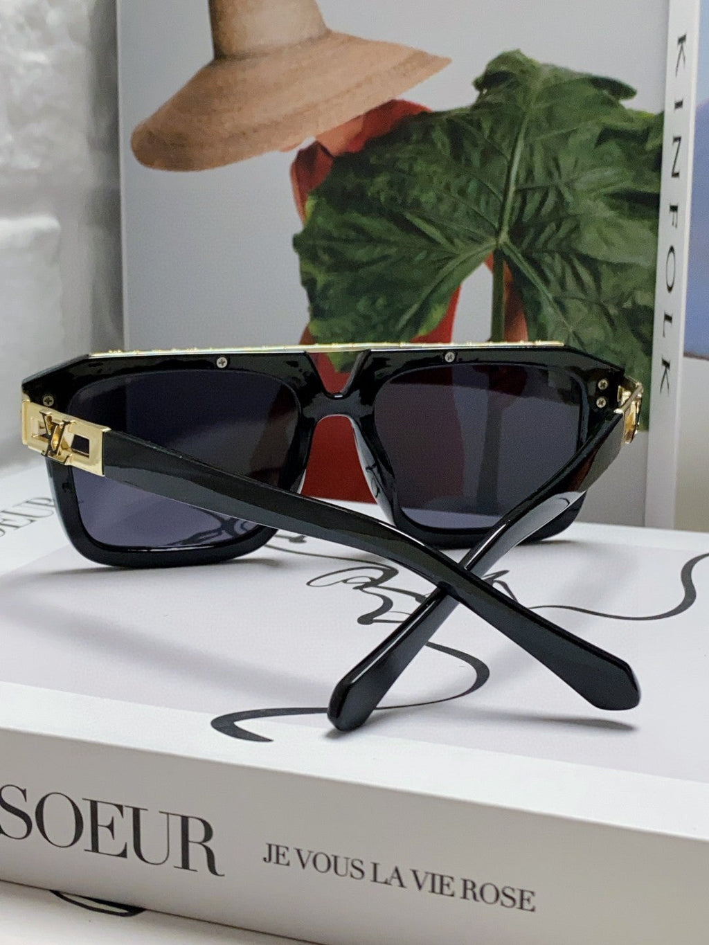 LOUIS VUITTON MASCOT PILOT SQUARE SUNGLASSES 581378 IN BLACK ACETATE GOLD METAL