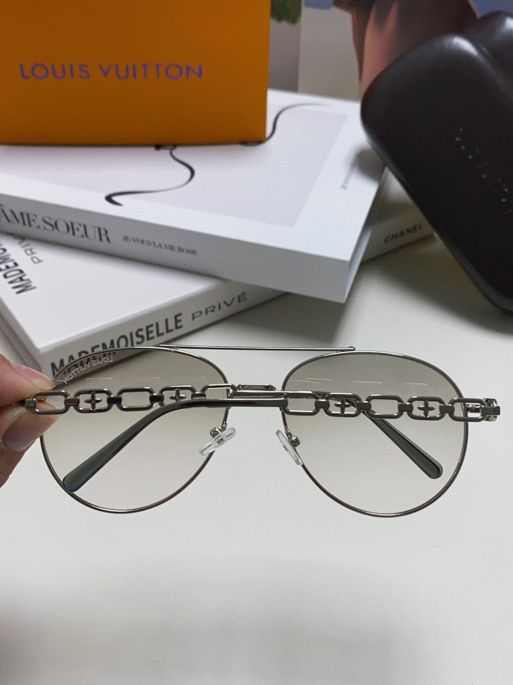 LOUIS VUITTON CHAIN PILOT SUNGLASSES 581379 IN SILVER METAL LIGHT GREY SMOKE LENSES