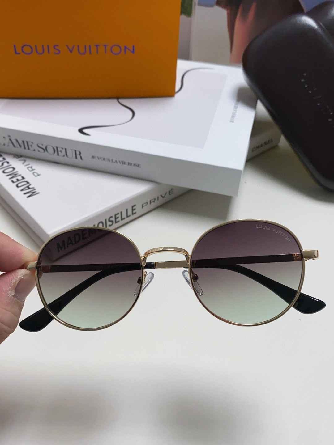 LOUIS VUITTON SIGNATURE ROUND SUNGLASSES 581381 IN GOLD METAL GREY SMOKE LENSES