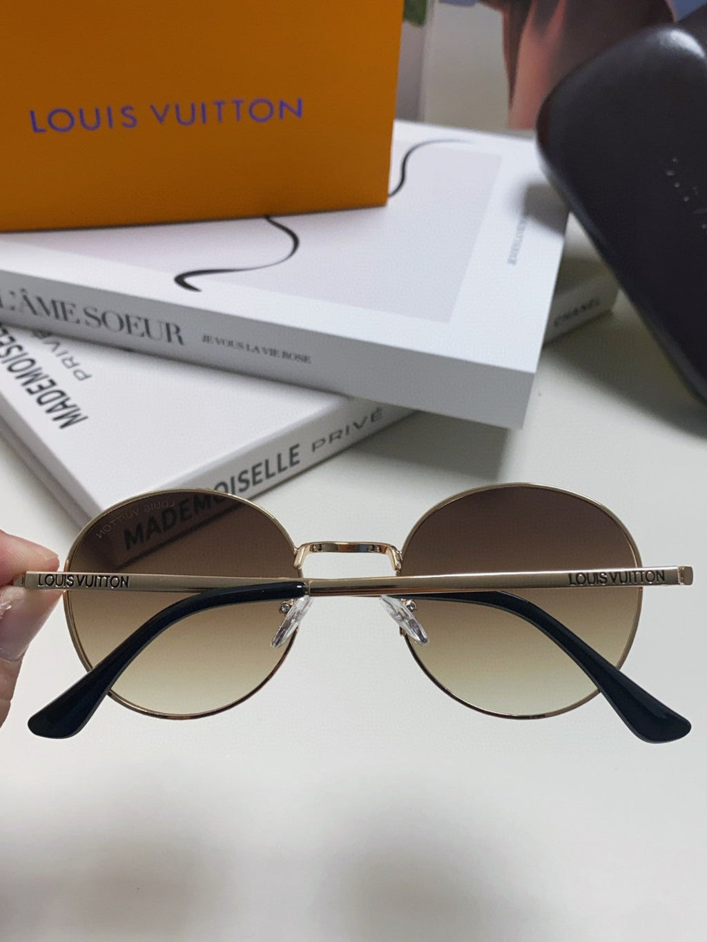 LOUIS VUITTON SIGNATURE ROUND SUNGLASSES 581382 IN GOLD METAL BROWN SMOKE LENSES