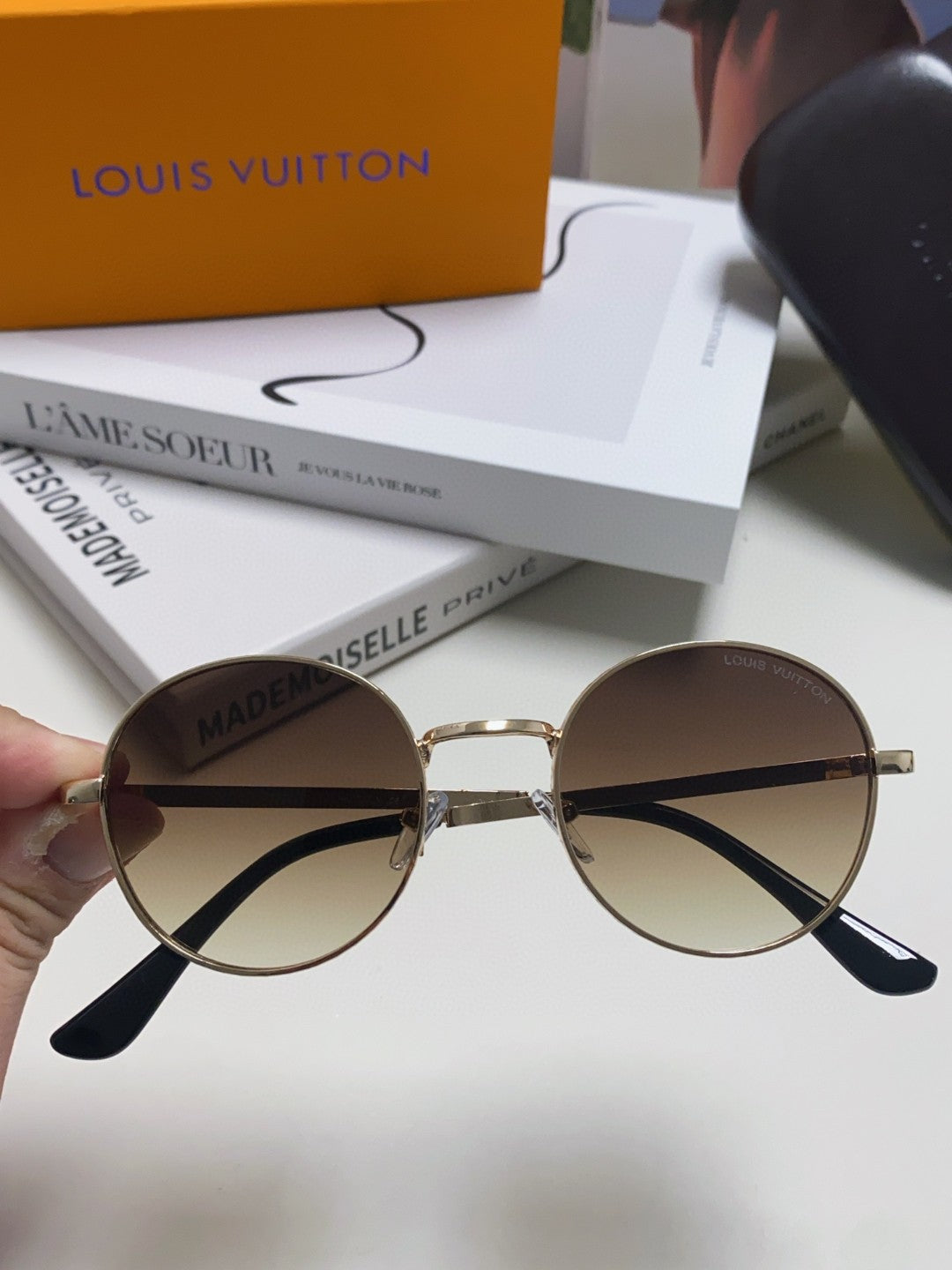 LOUIS VUITTON SIGNATURE ROUND SUNGLASSES 581382 IN GOLD METAL BROWN SMOKE LENSES