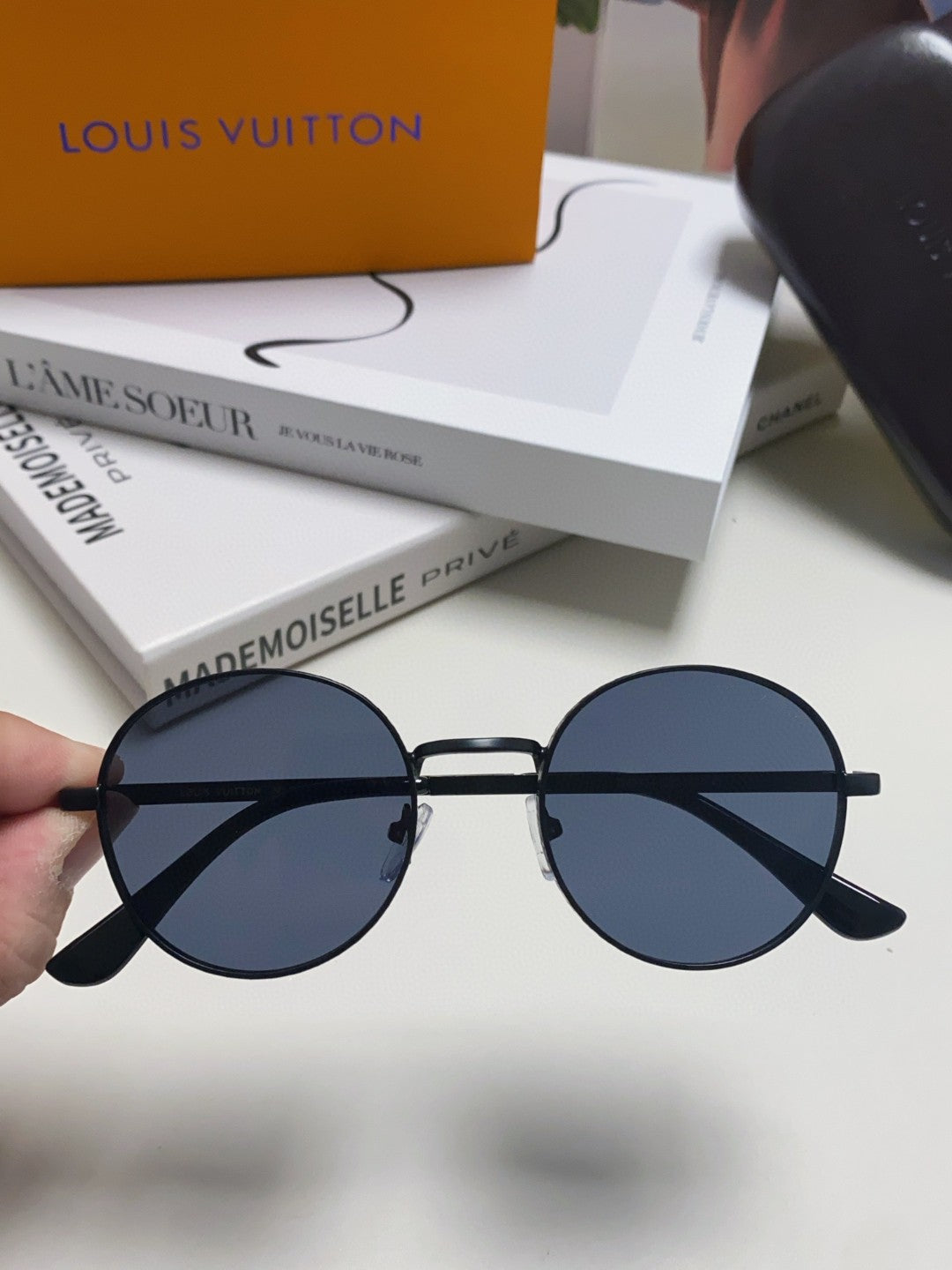 LOUIS VUITTON SIGNATURE ROUND SUNGLASSES 581383 IN BLACK METAL