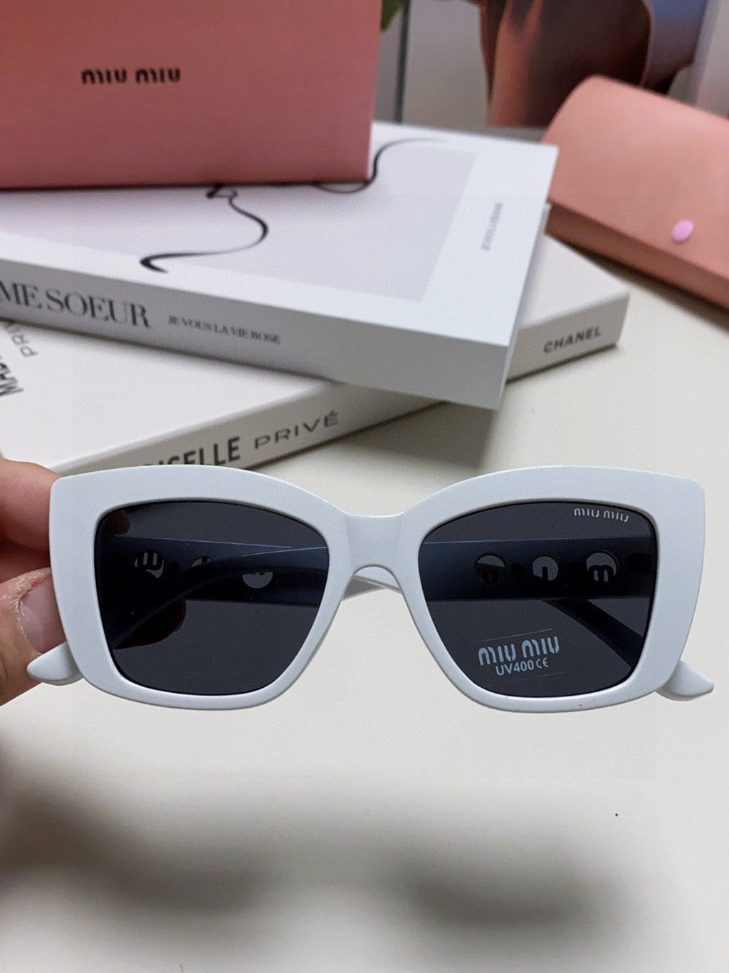 MIU MIU LOGO CAT EYE SUNGLASSES 513004 IN WHITE ACETATE