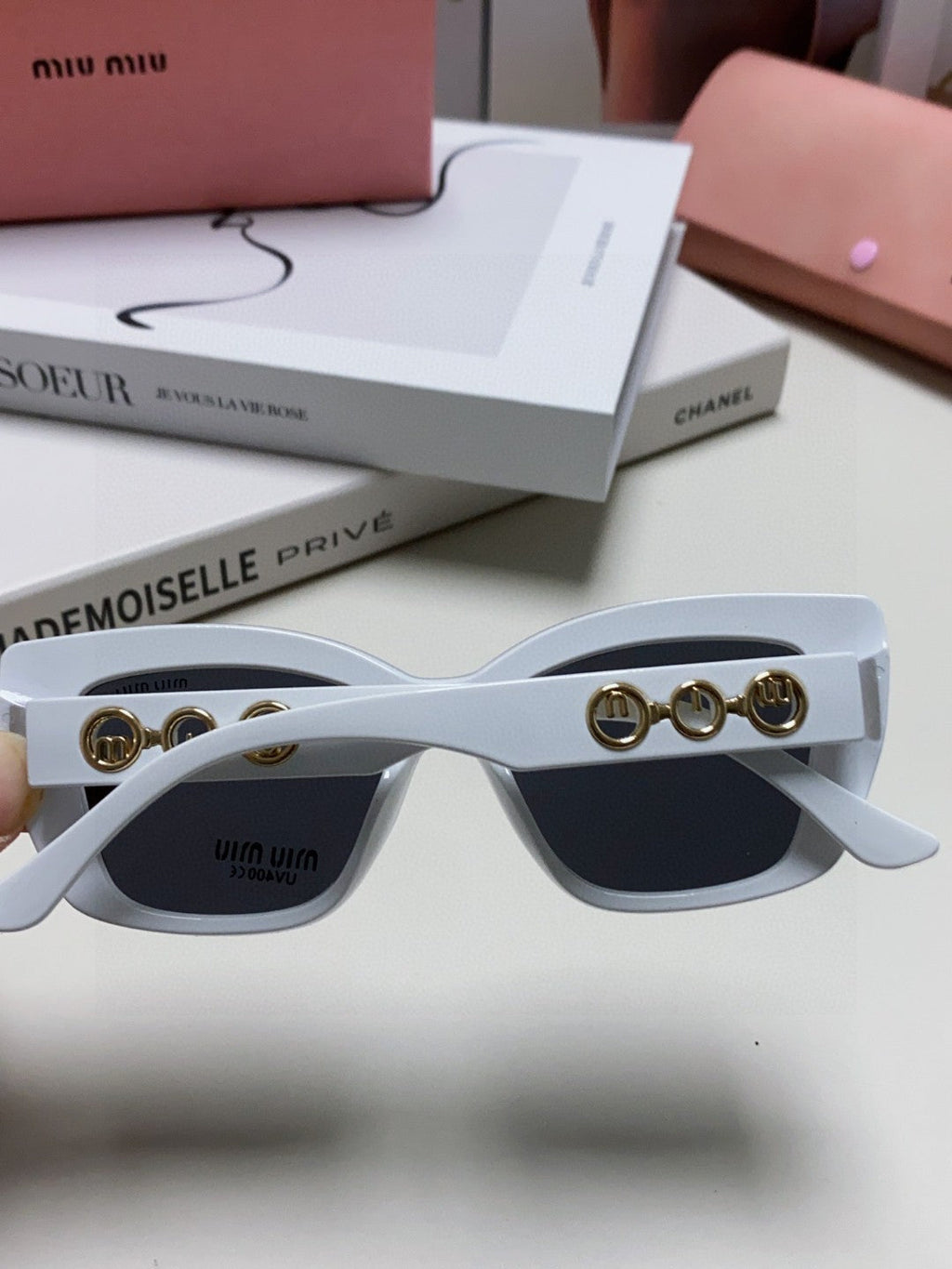 MIU MIU LOGO CAT EYE SUNGLASSES 513004 IN WHITE ACETATE