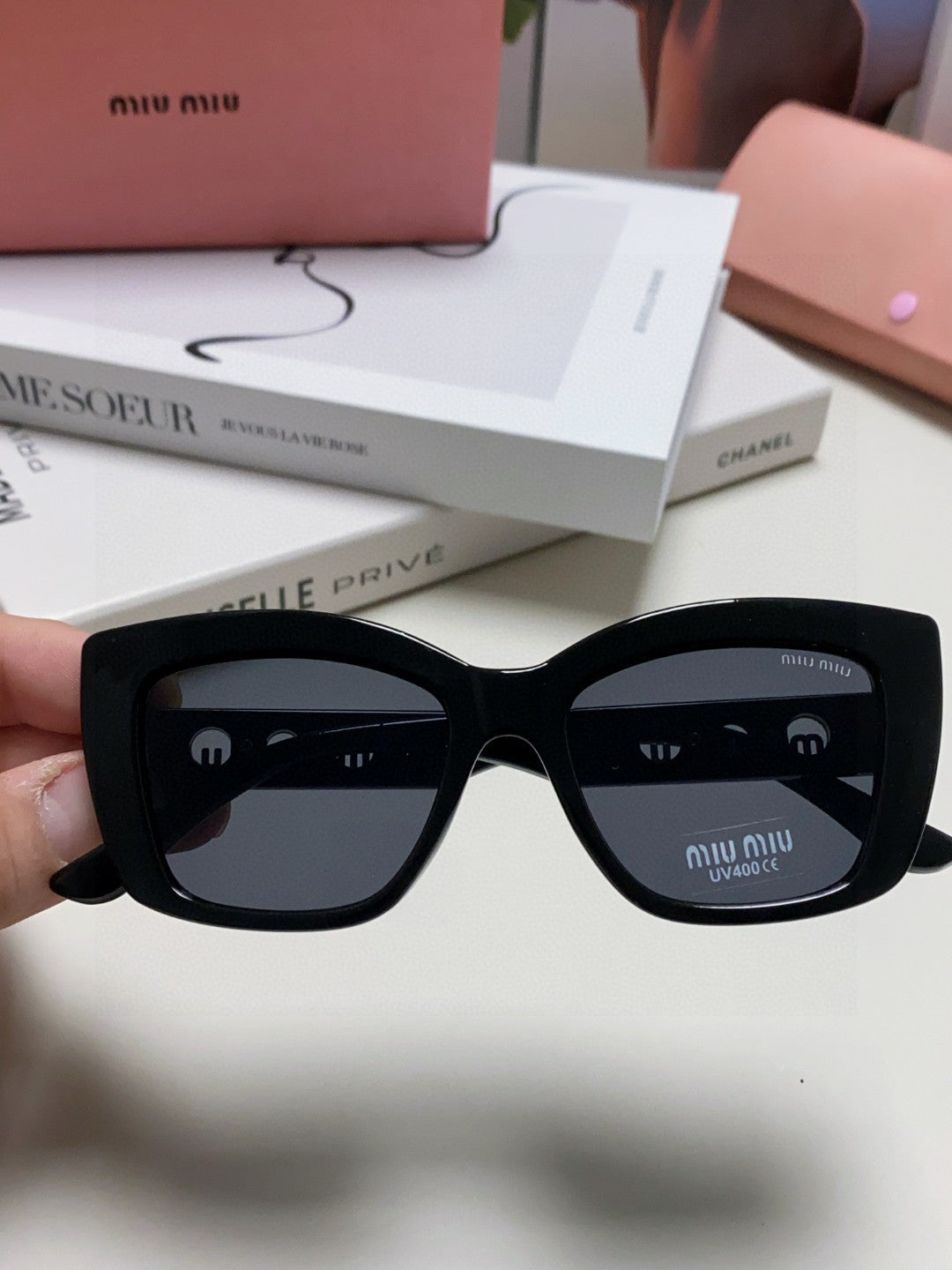 MIU MIU LOGO CAT EYE SUNGLASSES 513005 IN BLACK ACETATE