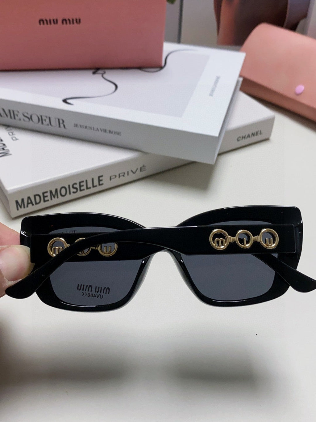 MIU MIU LOGO CAT EYE SUNGLASSES 513005 IN BLACK ACETATE