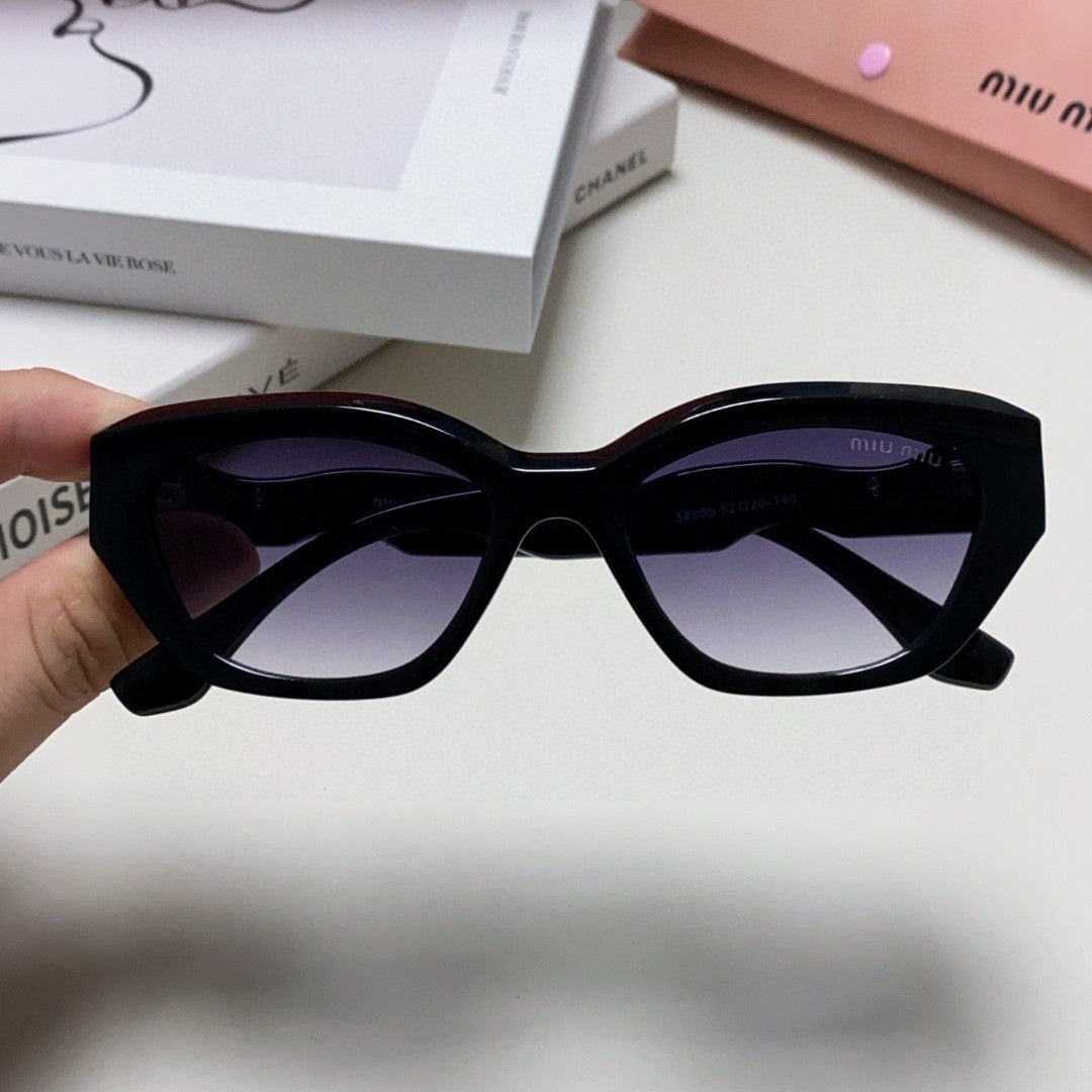 MIU MIU LOGO CAT EYE SUNGLASSES 513008 IN BLACK ACETATE WAVY FRAME