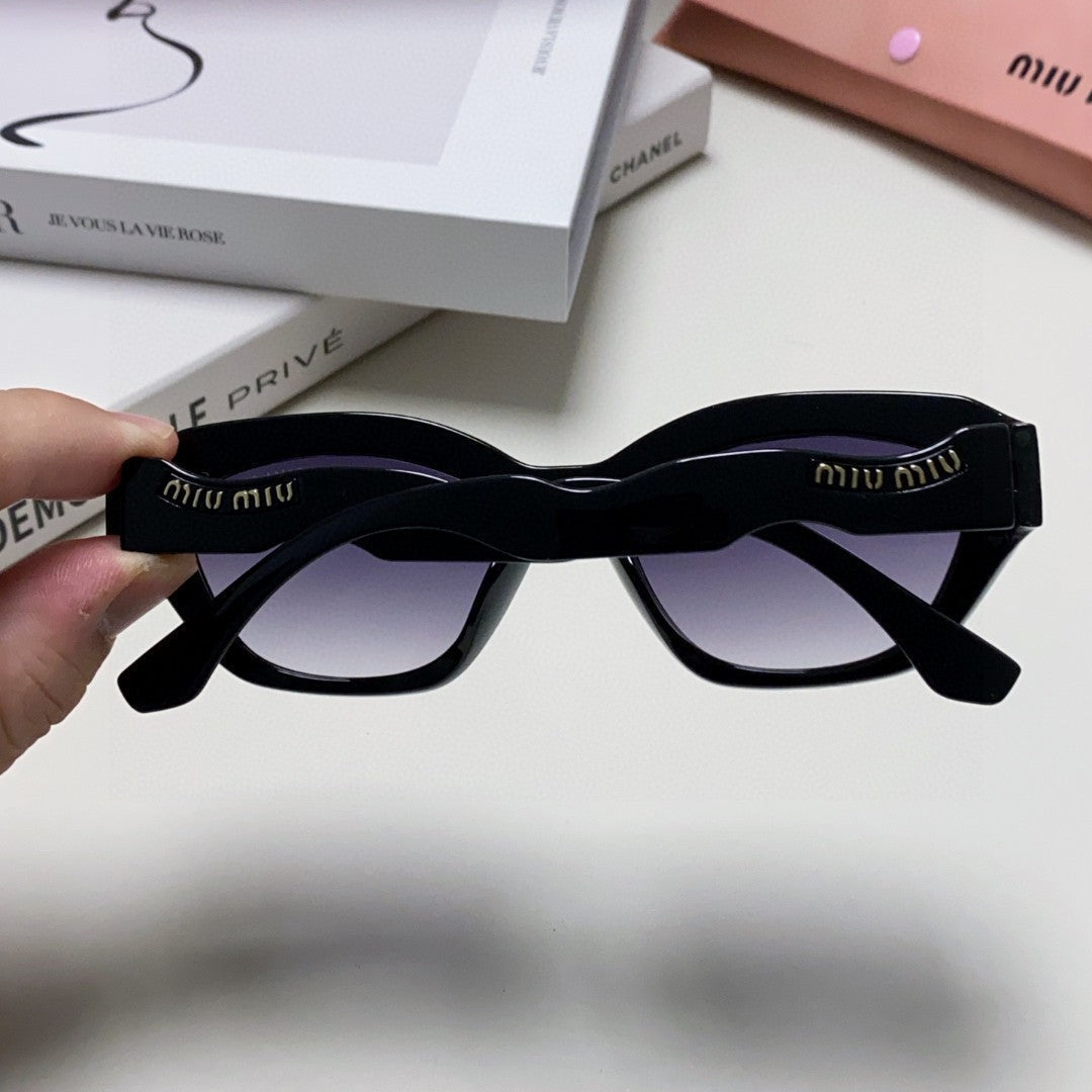 MIU MIU LOGO CAT EYE SUNGLASSES 513008 IN BLACK ACETATE WAVY FRAME