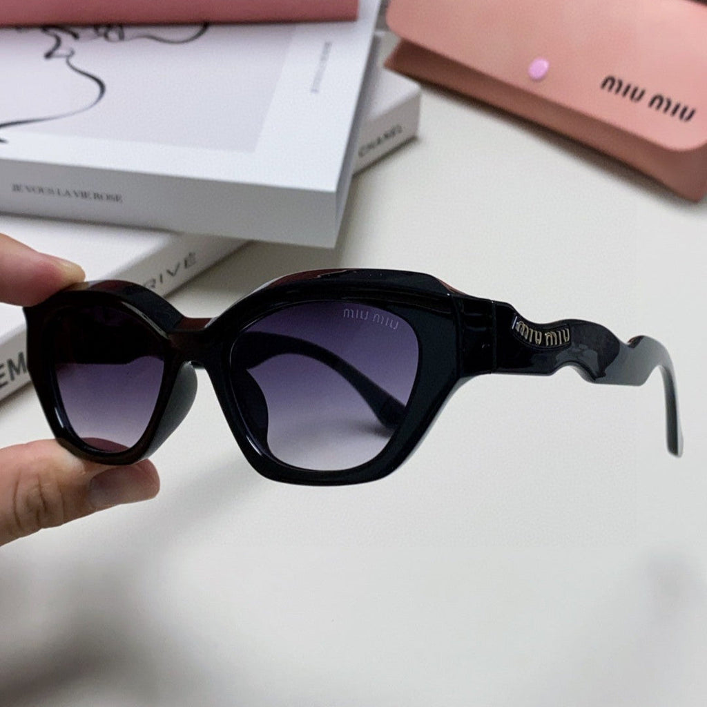 MIU MIU LOGO CAT EYE SUNGLASSES 513008 IN BLACK ACETATE WAVY FRAME