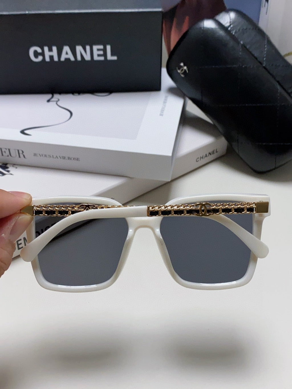 CHANEL SQUARE SUNGLASSES 632885 IN WHITE ACETATE