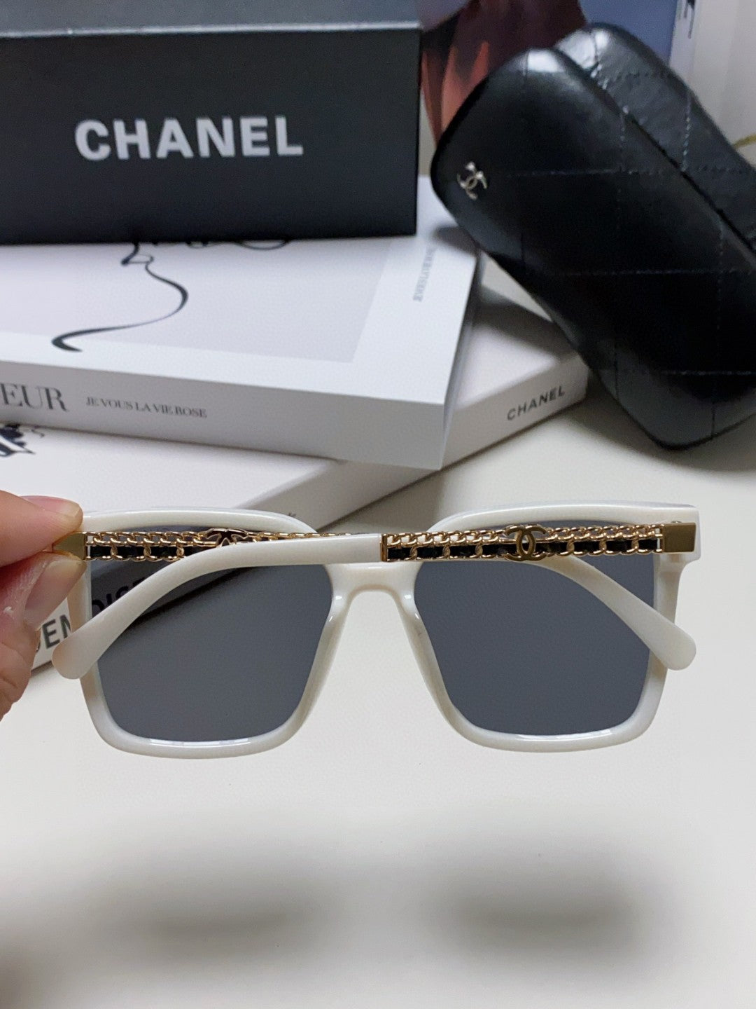 CHANEL SQUARE SUNGLASSES 632885 IN WHITE ACETATE