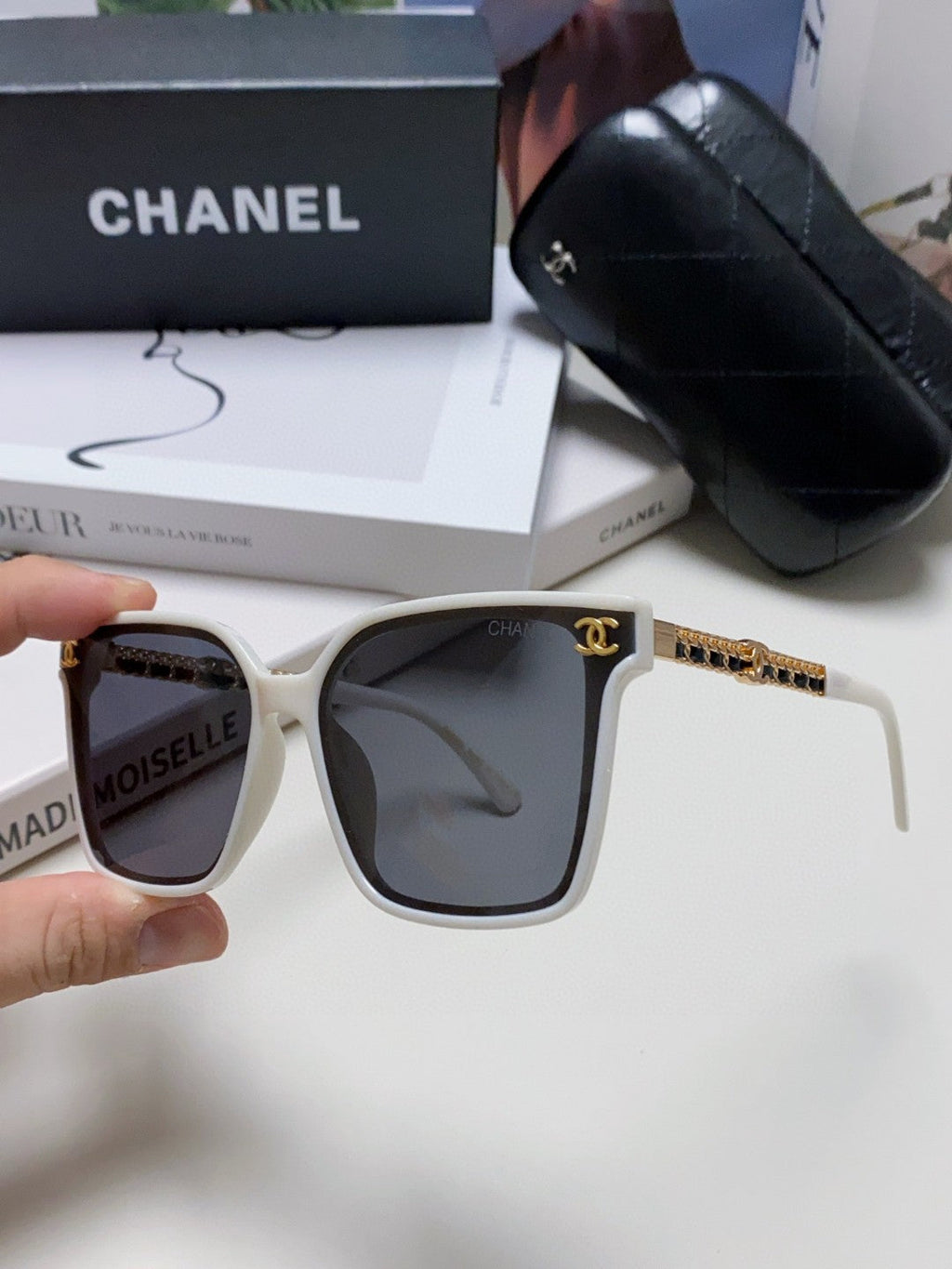 CHANEL SQUARE SUNGLASSES 632885 IN WHITE ACETATE