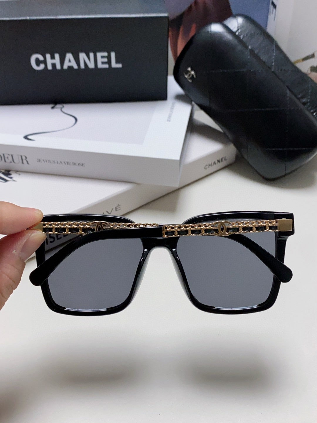 CHANEL SQUARE SUNGLASSES 632886 IN BLACK ACETATE METAL FRAME EMBOSSED LOGO