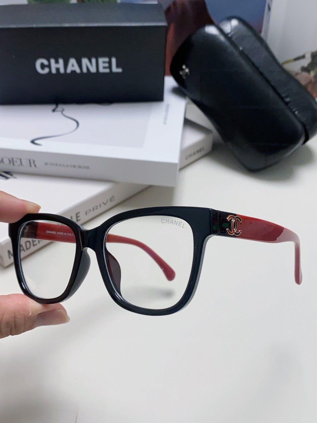 CHANEL SQUARE SUNGLASSES 632889 IN BLACK AND RED ACETATE