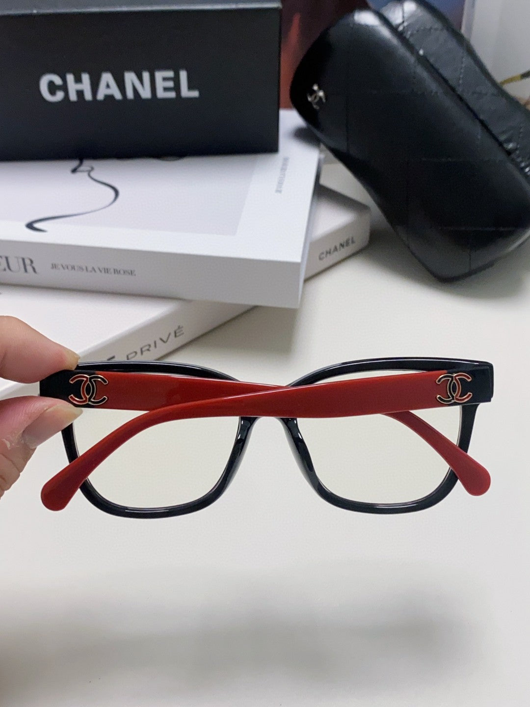 CHANEL SQUARE SUNGLASSES 632889 IN BLACK AND RED ACETATE