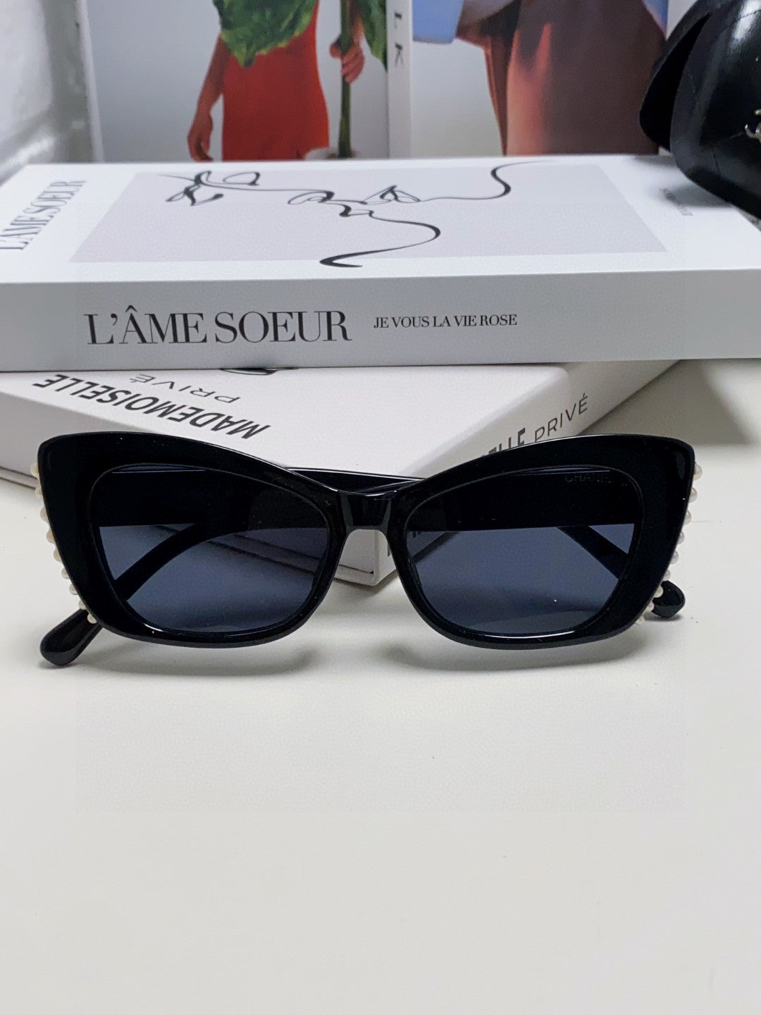 CHANEL CAT EYE SUNGLASSES 632701 IN BLACK ACETATE EMBOSSED PEARL