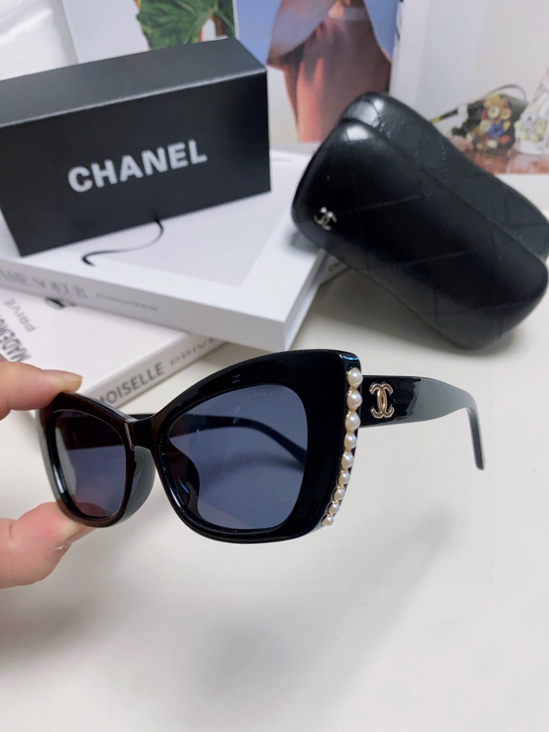 CHANEL CAT EYE SUNGLASSES 632701 IN BLACK ACETATE EMBOSSED PEARL