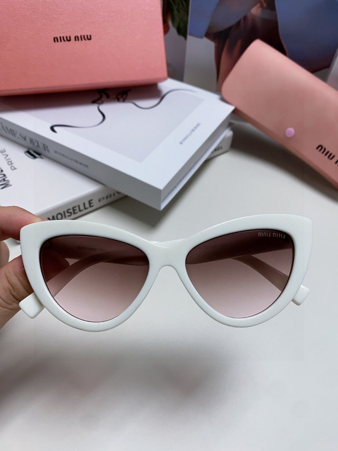 MIU MIU GLIMPSE CAT EYE SUNGLASSES 555884 IN WHITE ACETATE