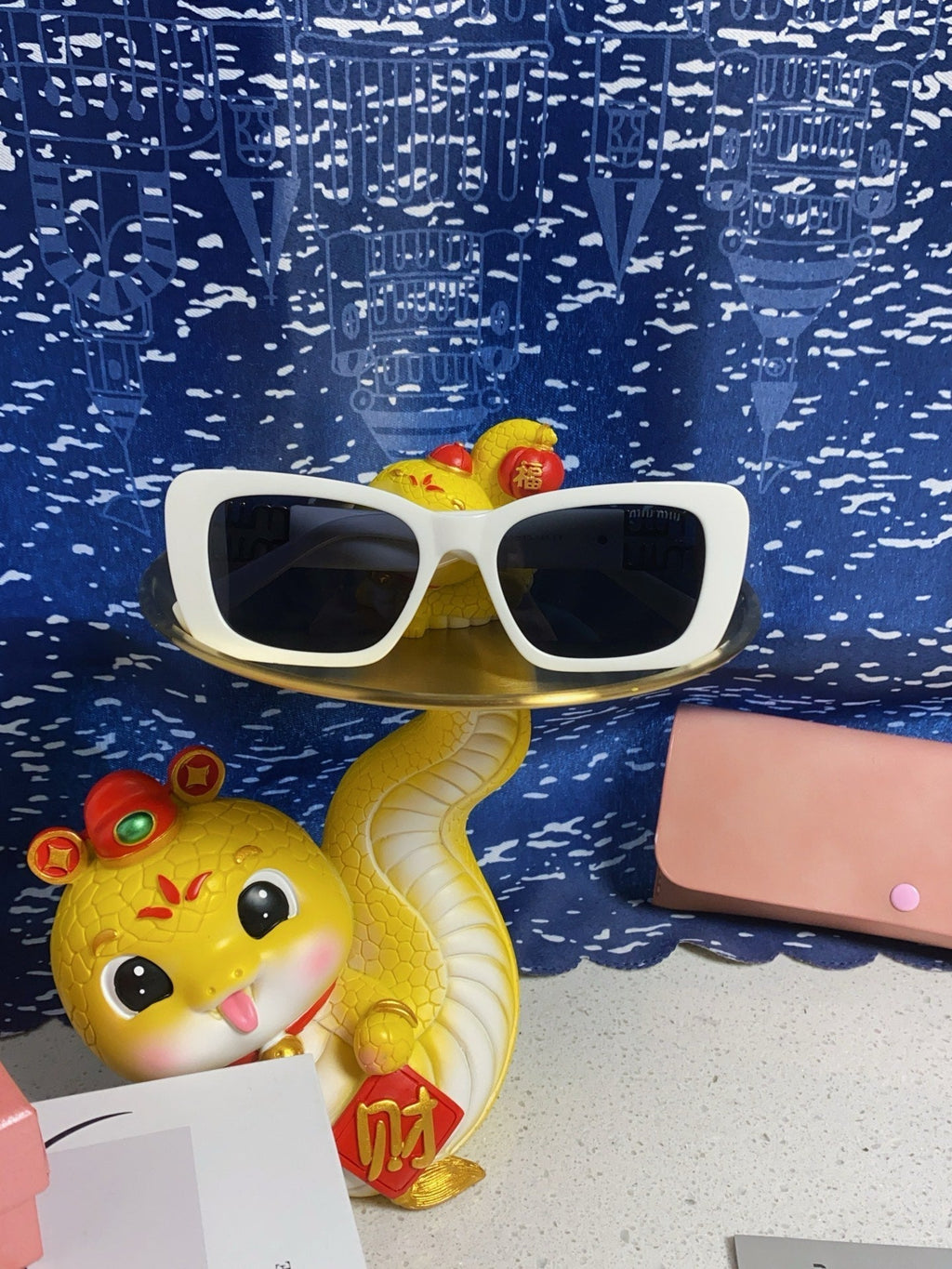 MIU MIU GLIMPSE SUNGLASSES 558346 IN WHITE ACETATE GOLD EMBOSSED LOGO