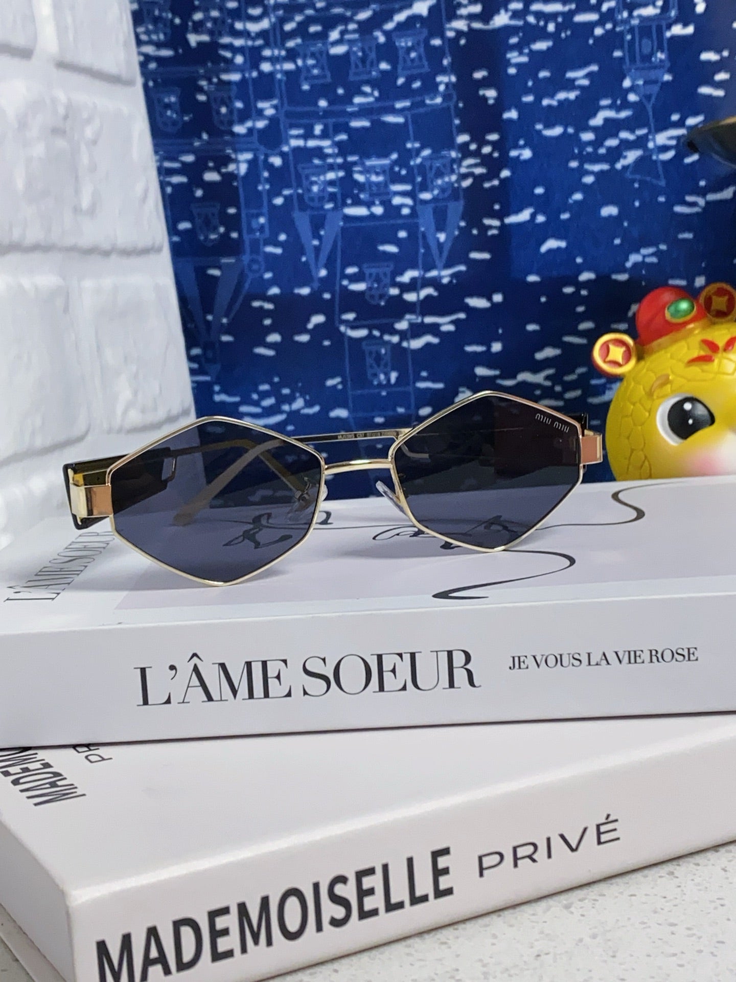 MIU MIU LOGO SUNGLASSES 560866 IN GOLD METAL BLACK LENS