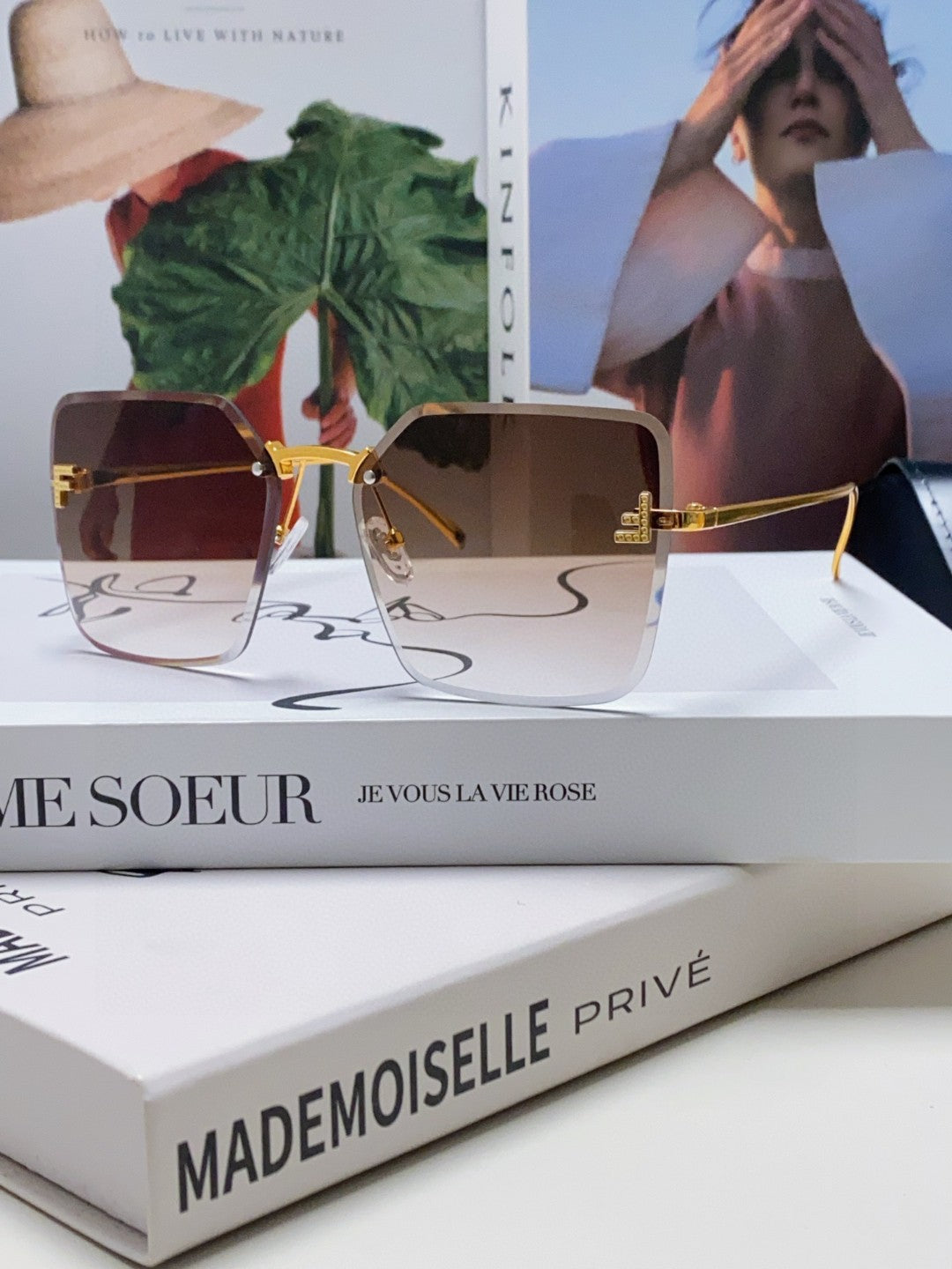 FENDI FIRST CRYSTAL SQUARE FRAME SUNGLASSES FE4082US IN METAL