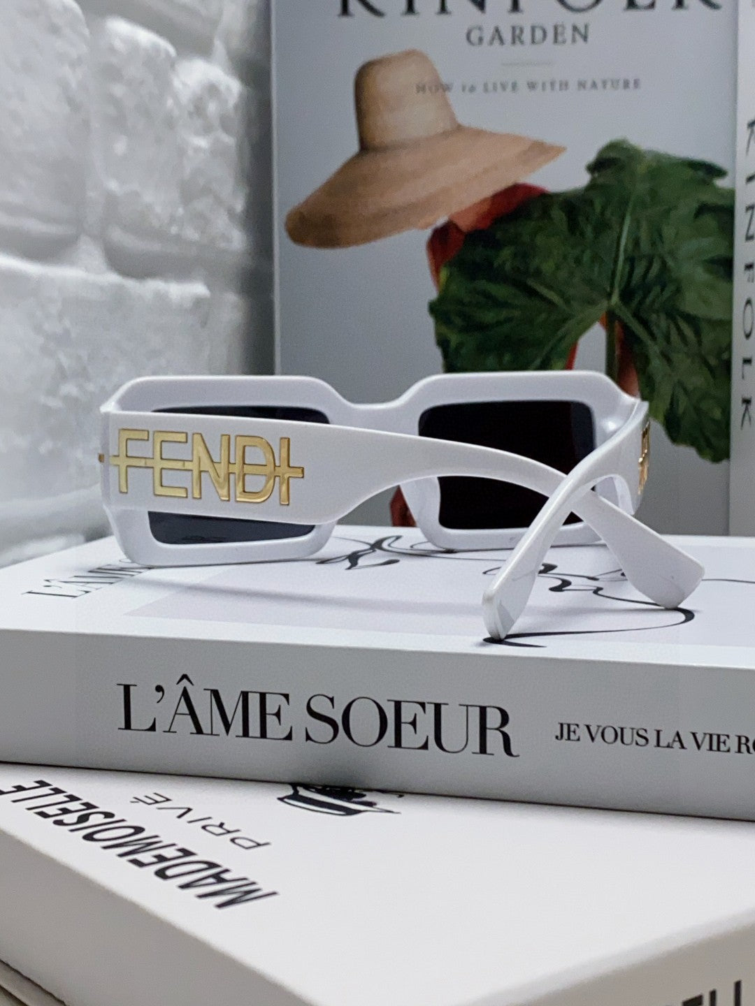 FENDI EMBOSSED LOGO DIAGONAL RECTANGULAR SUNGLASSES 563312 IN ACETATE