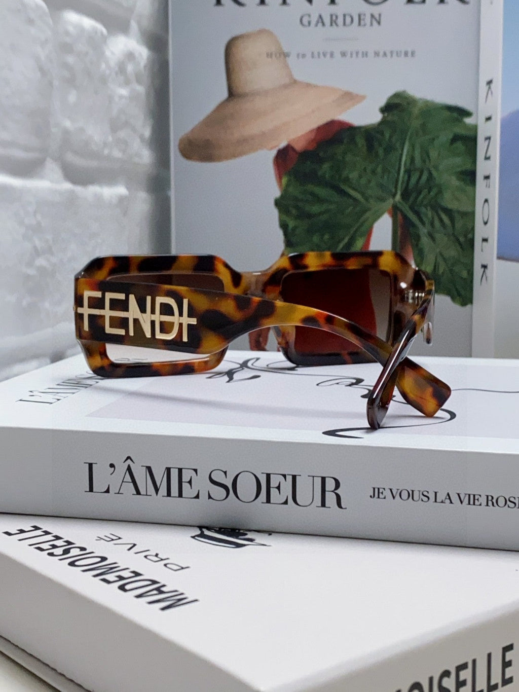 FENDI EMBOSSED LOGO DIAGONAL RECTANGULAR SUNGLASSES 563312 IN ACETATE