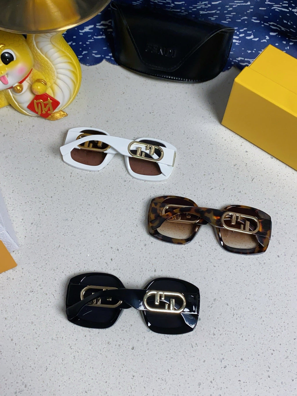FENDI OVERSIZES FF DIAMONDS SQUARE SUNGLASSES 563315 IN ACETATE