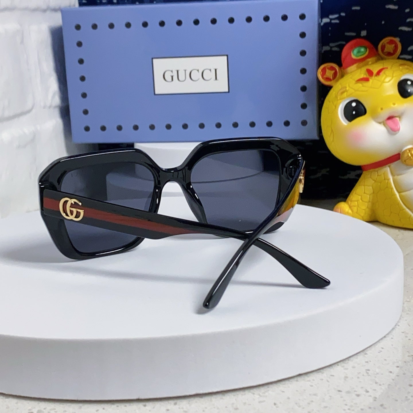 GUCCI GG EMBOSSED LOGO SQUARE FRAME SUNGLASSES 563171 IN ACETATE