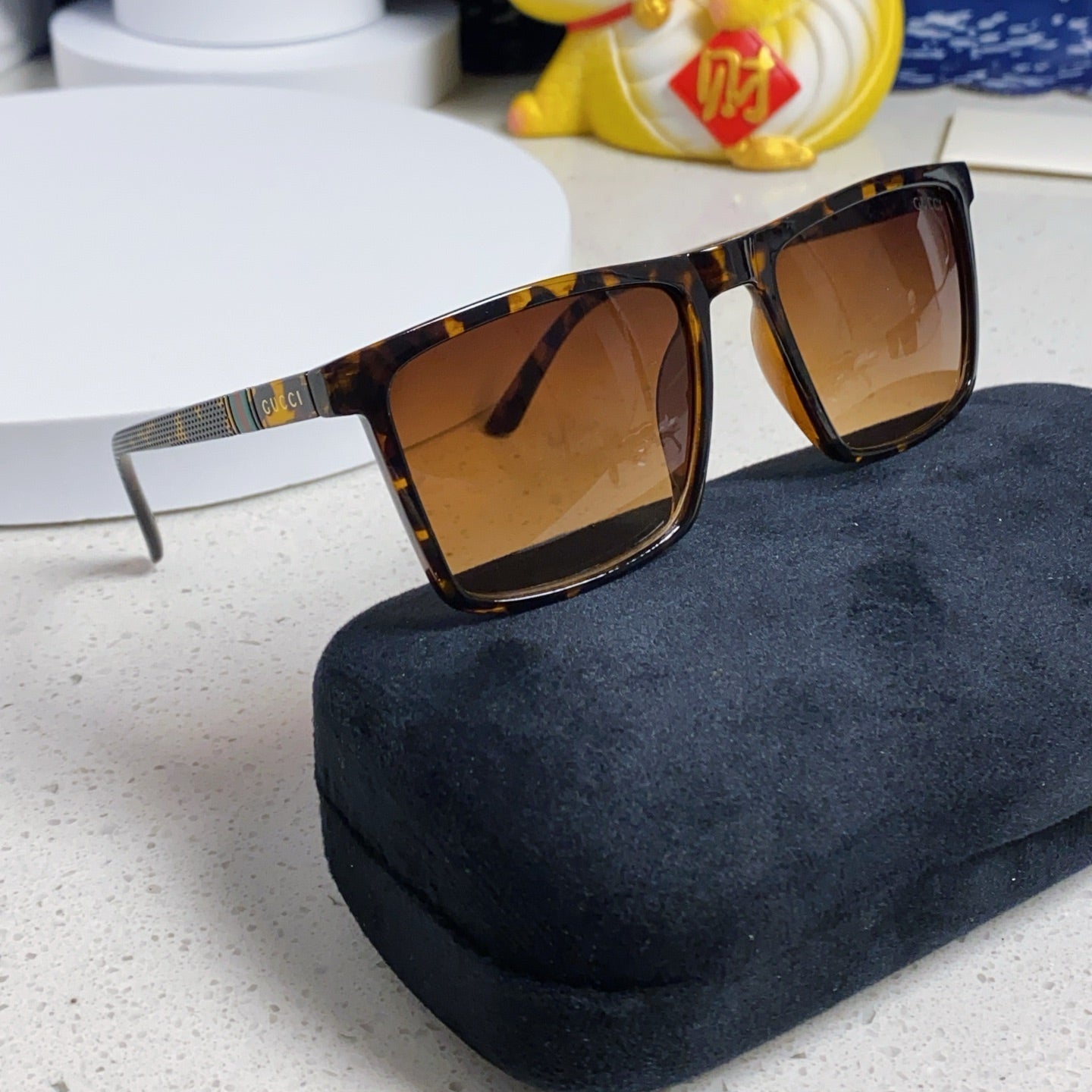 GUCCI RECTANGULAR FRAME SUNGLASSES 563259 IN ACETATE
