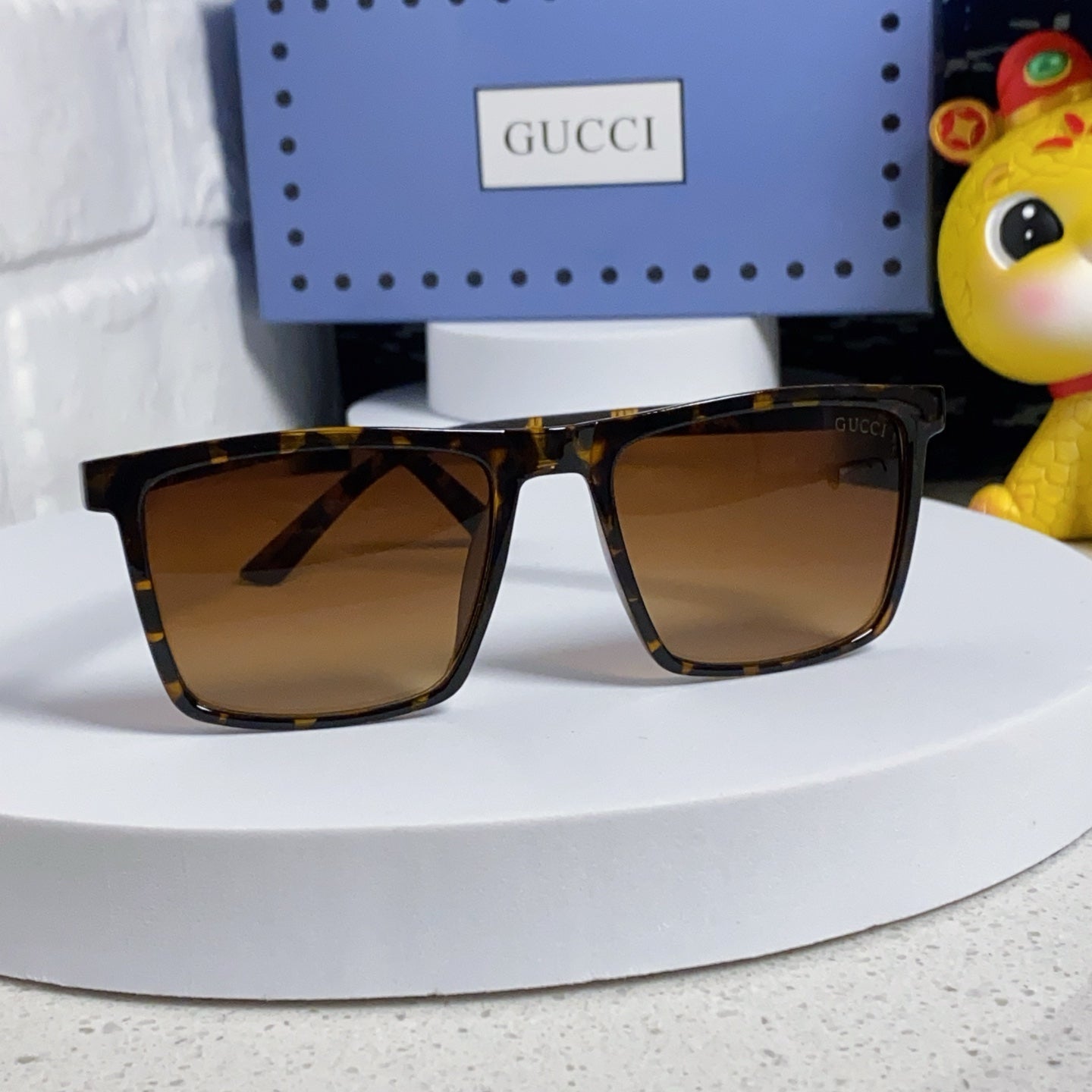 GUCCI RECTANGULAR FRAME SUNGLASSES 563259 IN ACETATE