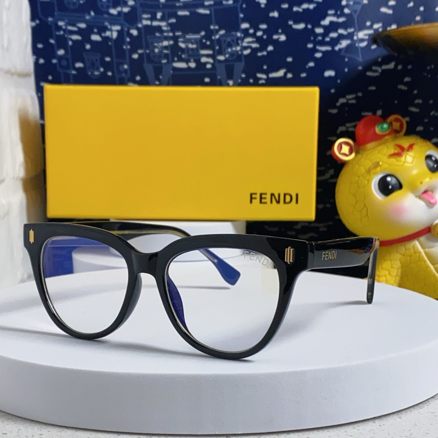 FENDI DIAGONAL ROUND FRAME SUNGLASSES 566718 IN ACETATE