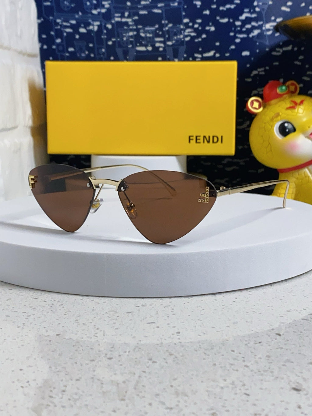 FENDI SKY RIMLESS TRIANGLE FRAME SUNGLASSES 566724 IN METAL
