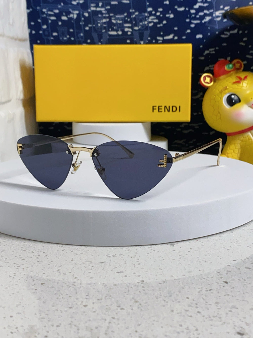 FENDI SKY RIMLESS TRIANGLE FRAME SUNGLASSES 566724 IN METAL