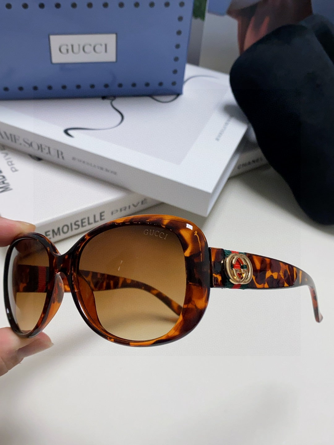 GUCCI ROUND FRAME SUNGLASSES 567450 IN ACETATE