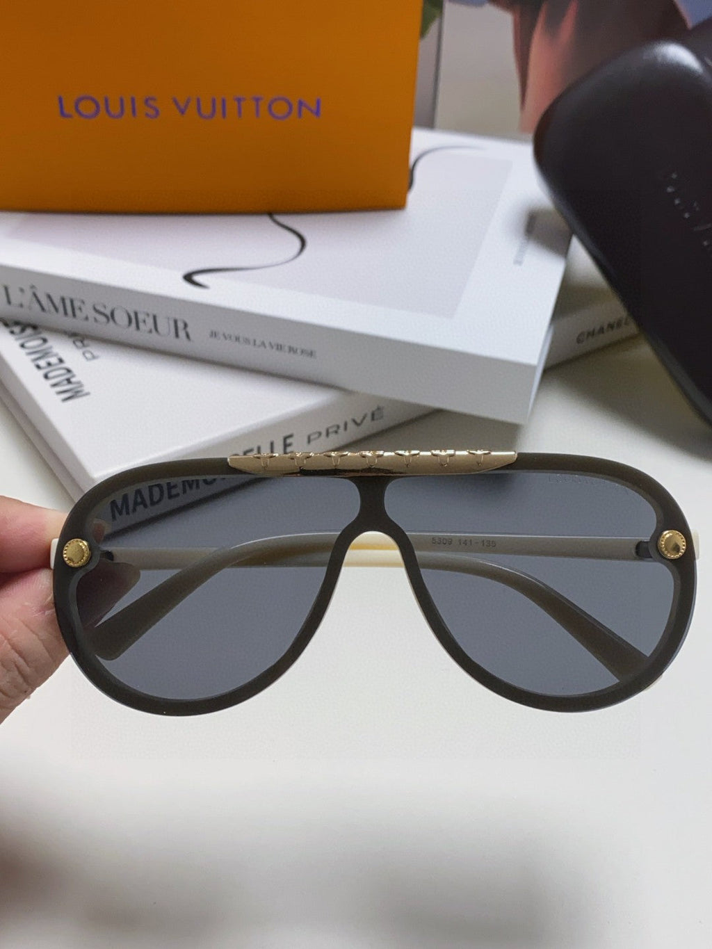 LOUIS VUITTON BLACKWOOD SUNGLASSES 567458 IN IVORY ACETATE GOLD METAL