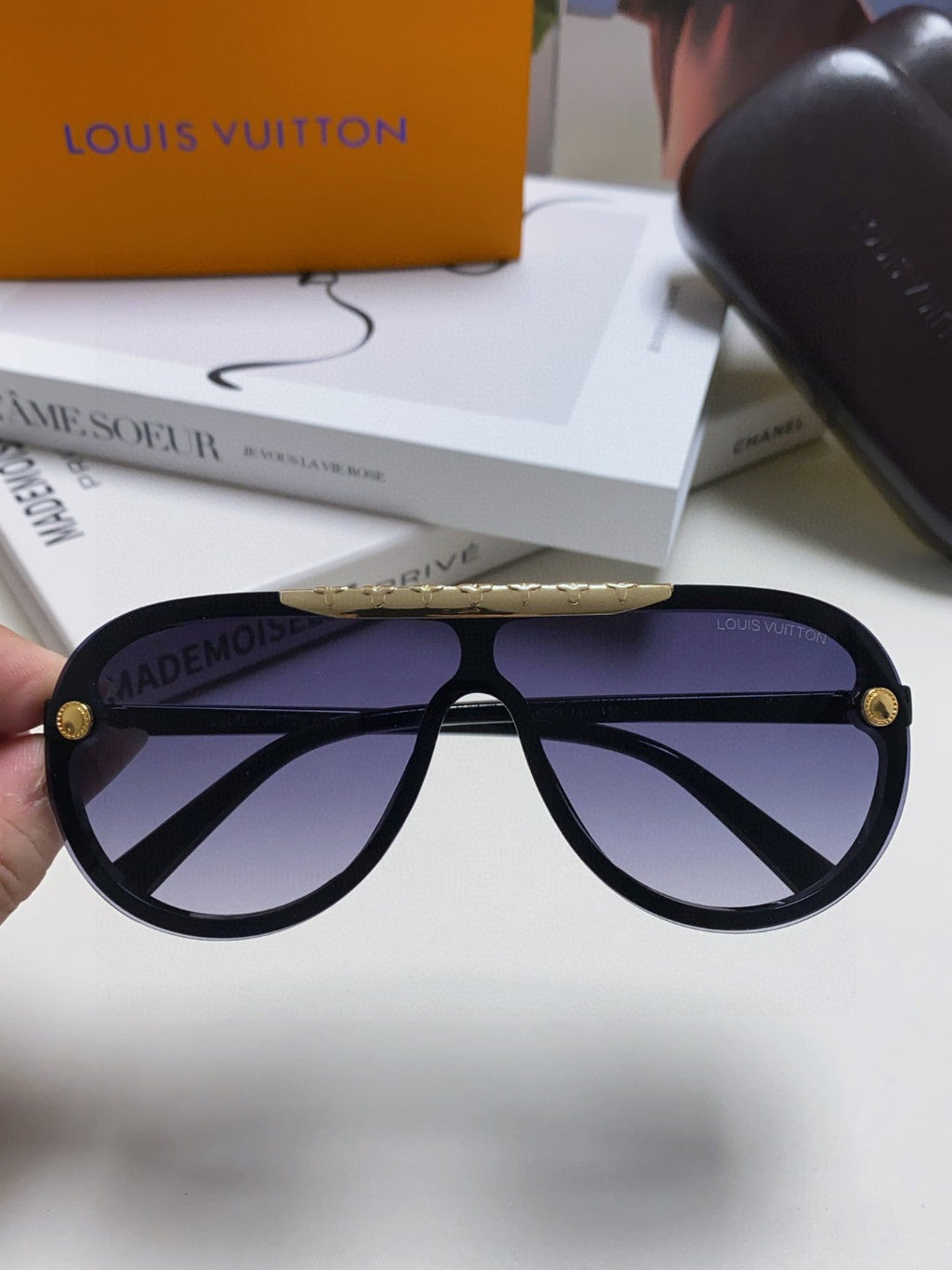 LOUIS VUITTON BLACKWOOD SUNGLASSES 567461 IN BLACK ACETATE GOLD METAL