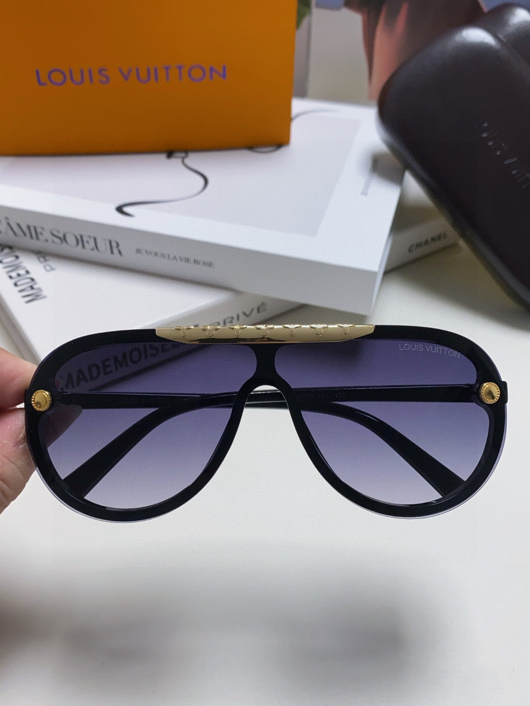 LOUIS VUITTON BLACKWOOD SUNGLASSES 567461 IN BLACK ACETATE GOLD METAL