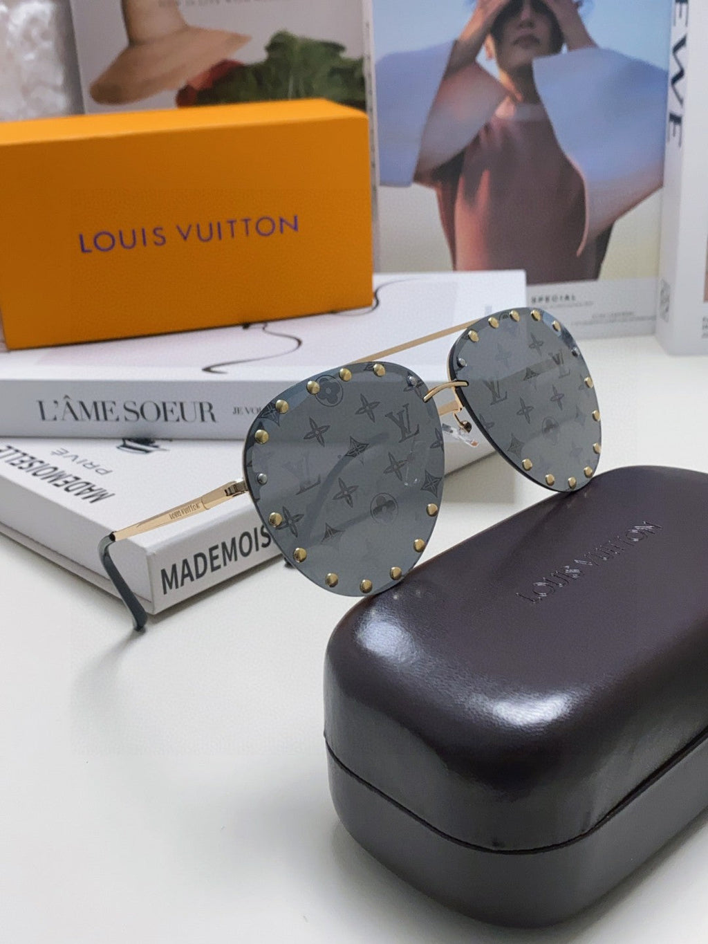 LOUIS VUITTON PARTY PILOT SUNGLASSES 567462 IN GOLD METAL MONOGRAM LOGO ON LENS