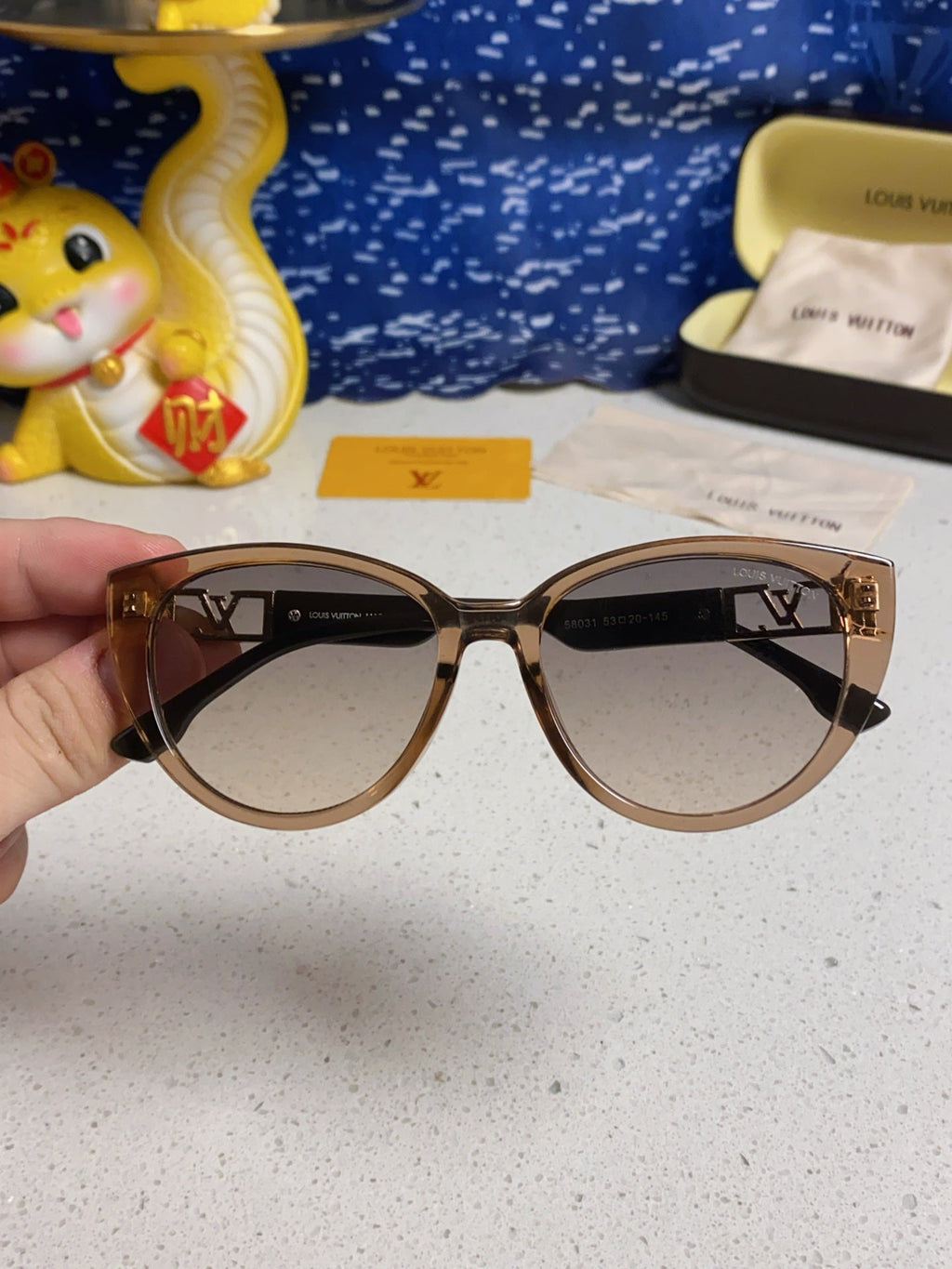 LOUIS VUITTON CAT EYE SUNGLASSES 567468 IN BROWN CLEAR ACETATE
