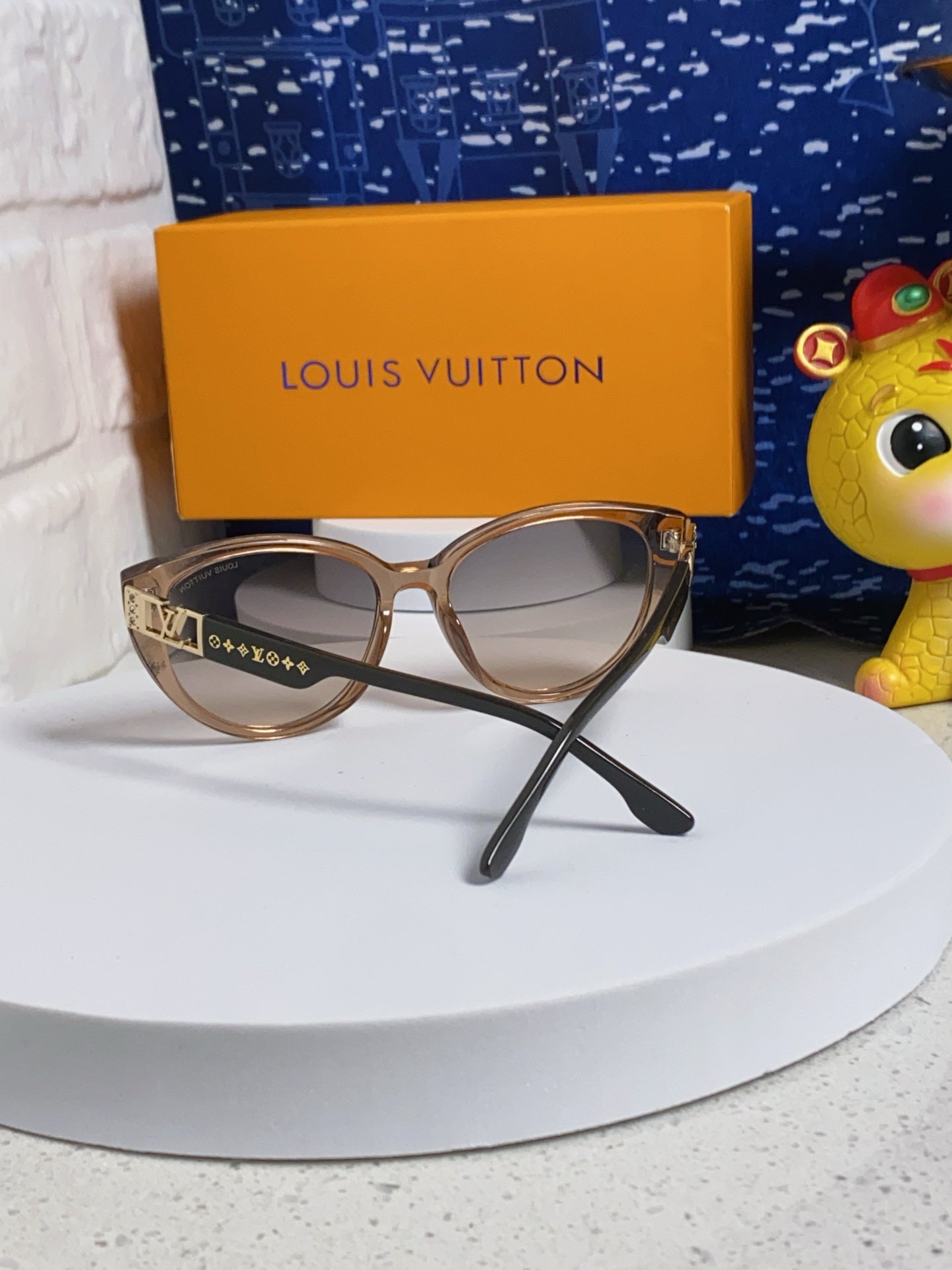 LOUIS VUITTON CAT EYE SUNGLASSES 567468 IN BROWN CLEAR ACETATE