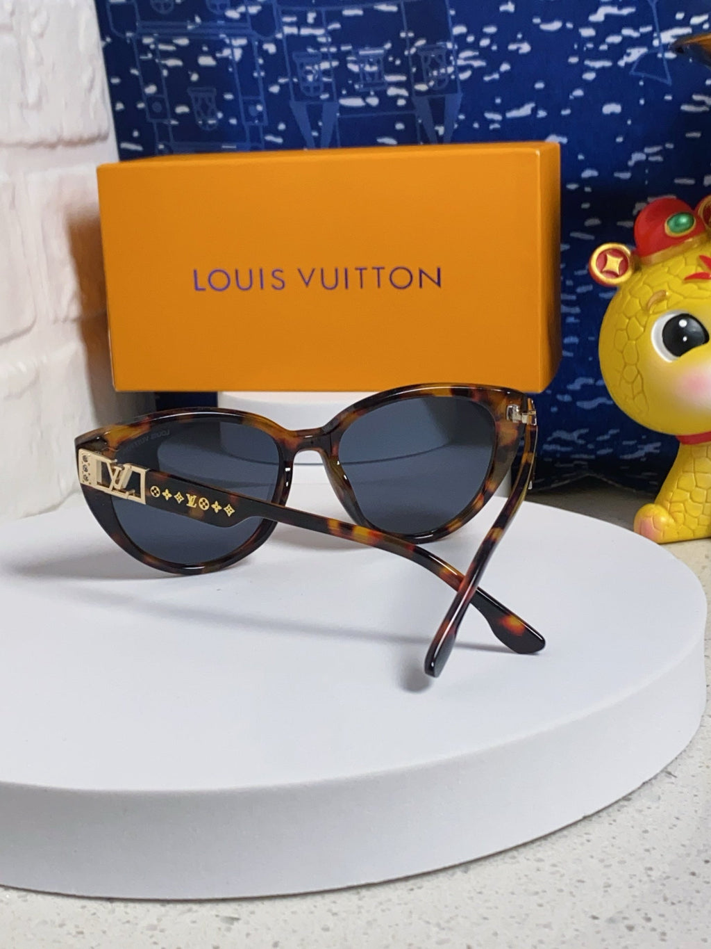 LOUIS VUITTON CAT EYE SUNGLASSES 567471 IN HAVANA ACETATE