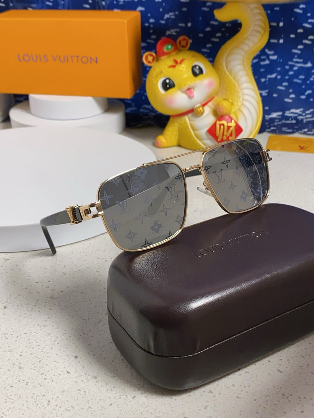 LOUIS VUITTON SIGNATURE SQUARE SUNGLASSES 567473 IN GOLD METAL MONOGRAM ON LENSES