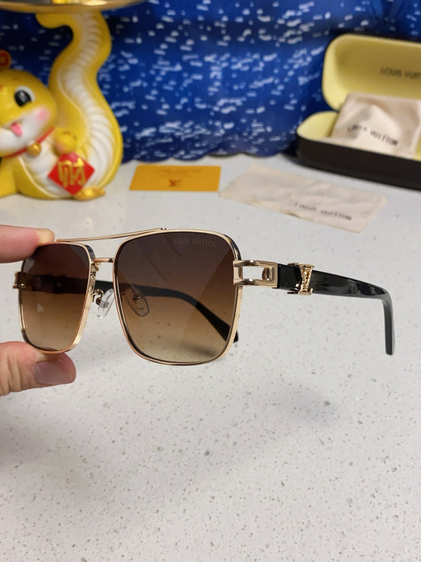 LOUIS VUITTON SIGNATURE SQUARE SUNGLASSES 567475 IN GOLD METAL BROWN SMOKE LENSES