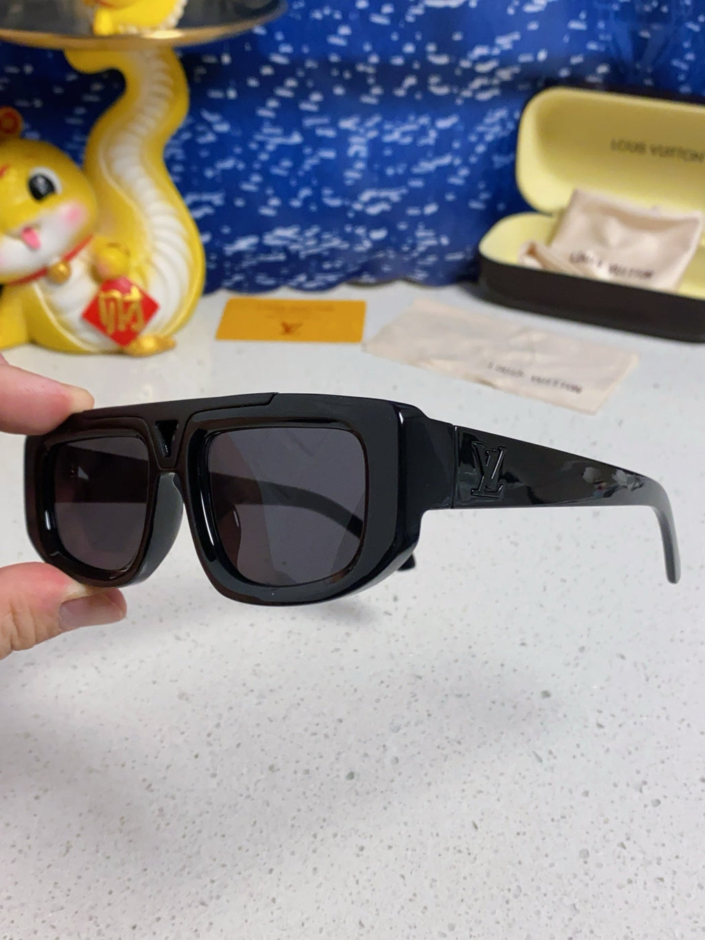 LOUIS VUITTON CLASH PILOT SUNGLASSES 567481 IN BLACK ACTETE