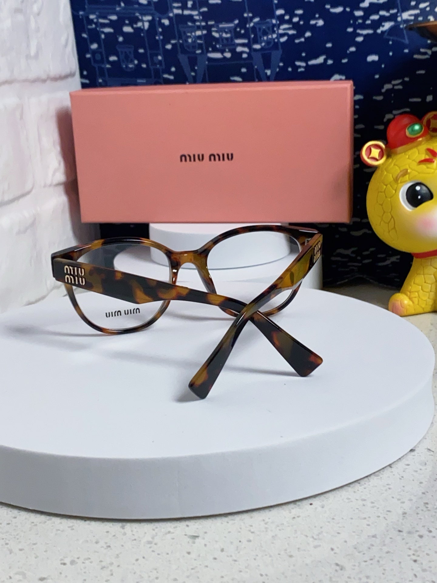 MIU MIU RUNWAY SUNGLASSES 567506 IN HAVANA ACETATE BRONZE LOGO