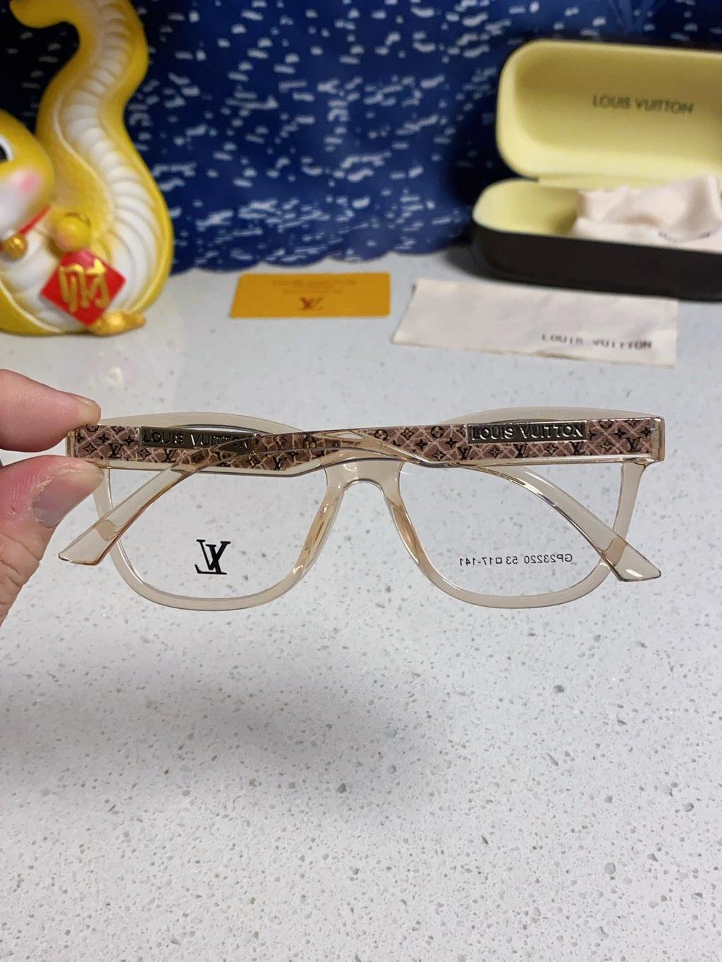 LOUIS VUITTON CAT EYE SUNGLASSES 570277 IN LIGHT BROWN CLEAR ACETATE EMBOSSED LOGO