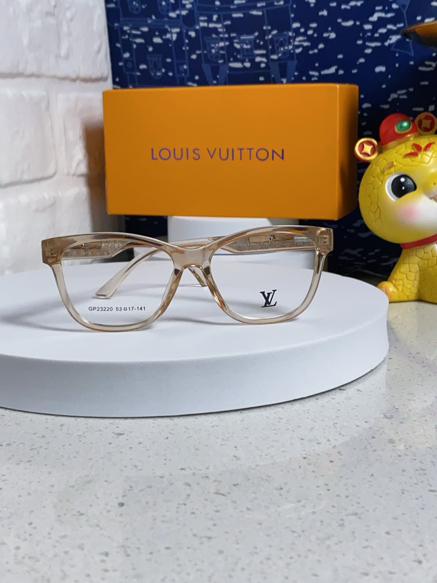 LOUIS VUITTON CAT EYE SUNGLASSES 570277 IN LIGHT BROWN CLEAR ACETATE EMBOSSED LOGO